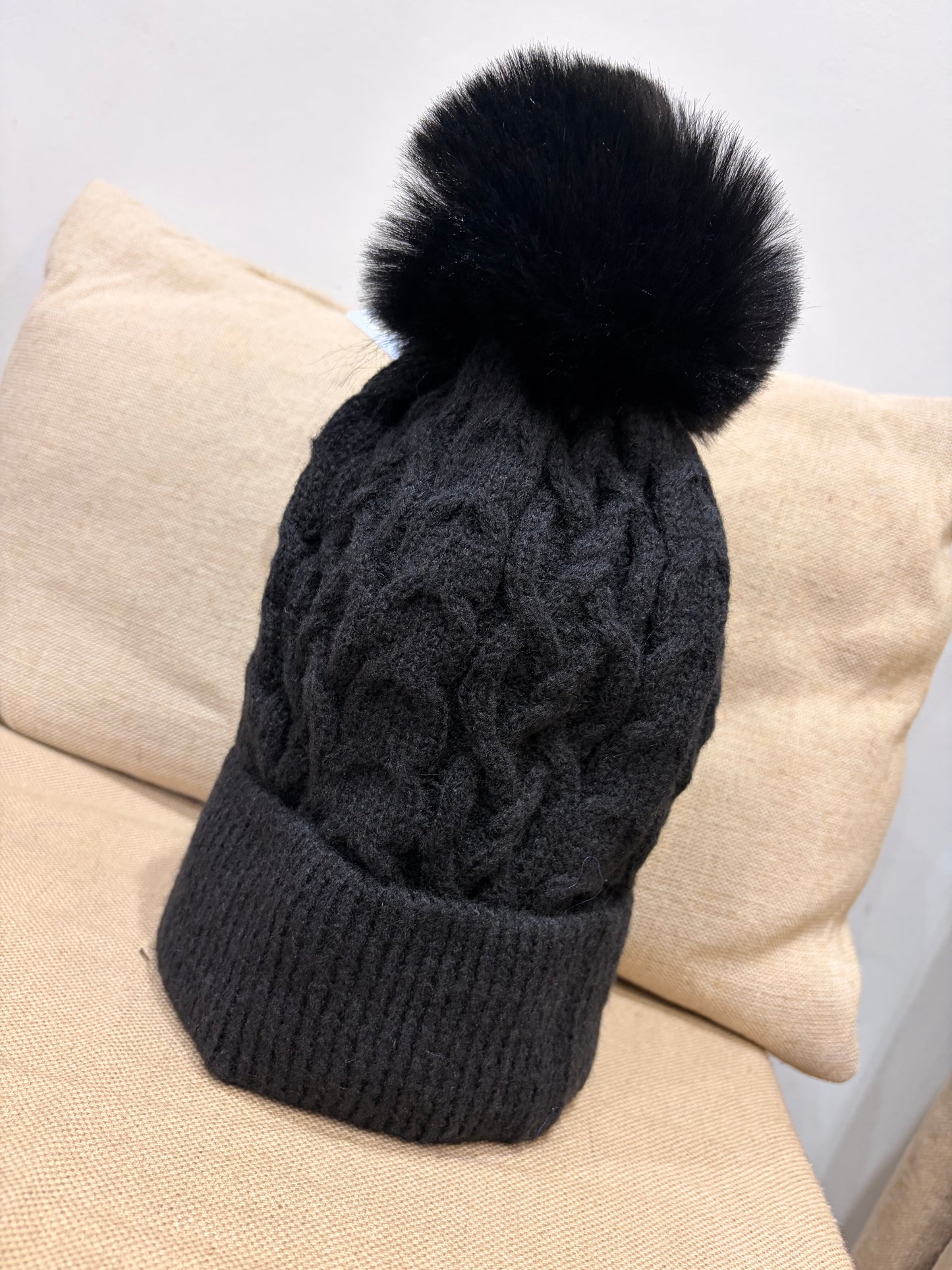 Fleece Lined Pom Pom Hat - Black