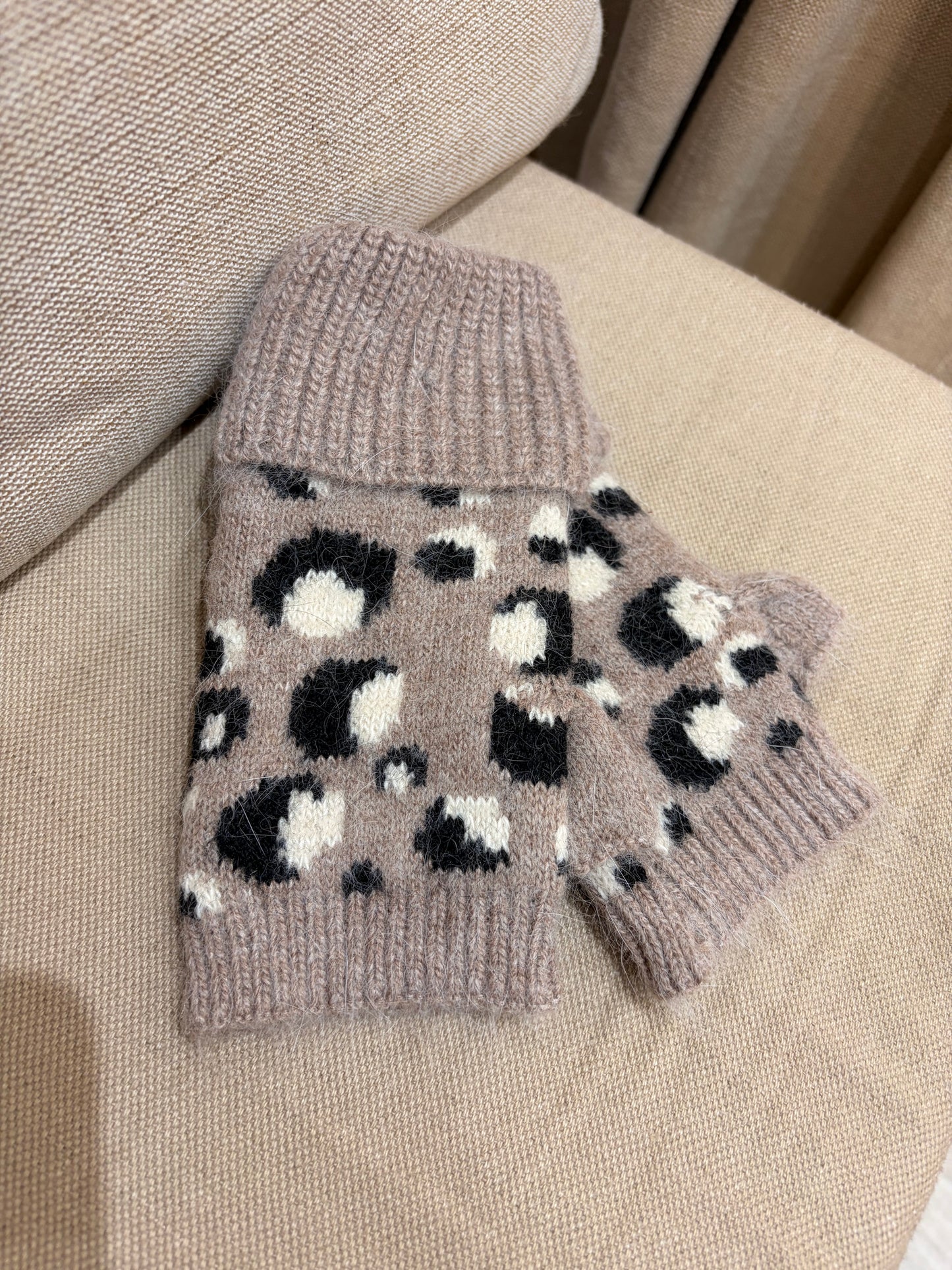 Leopard Fingerless Gloves - Beige