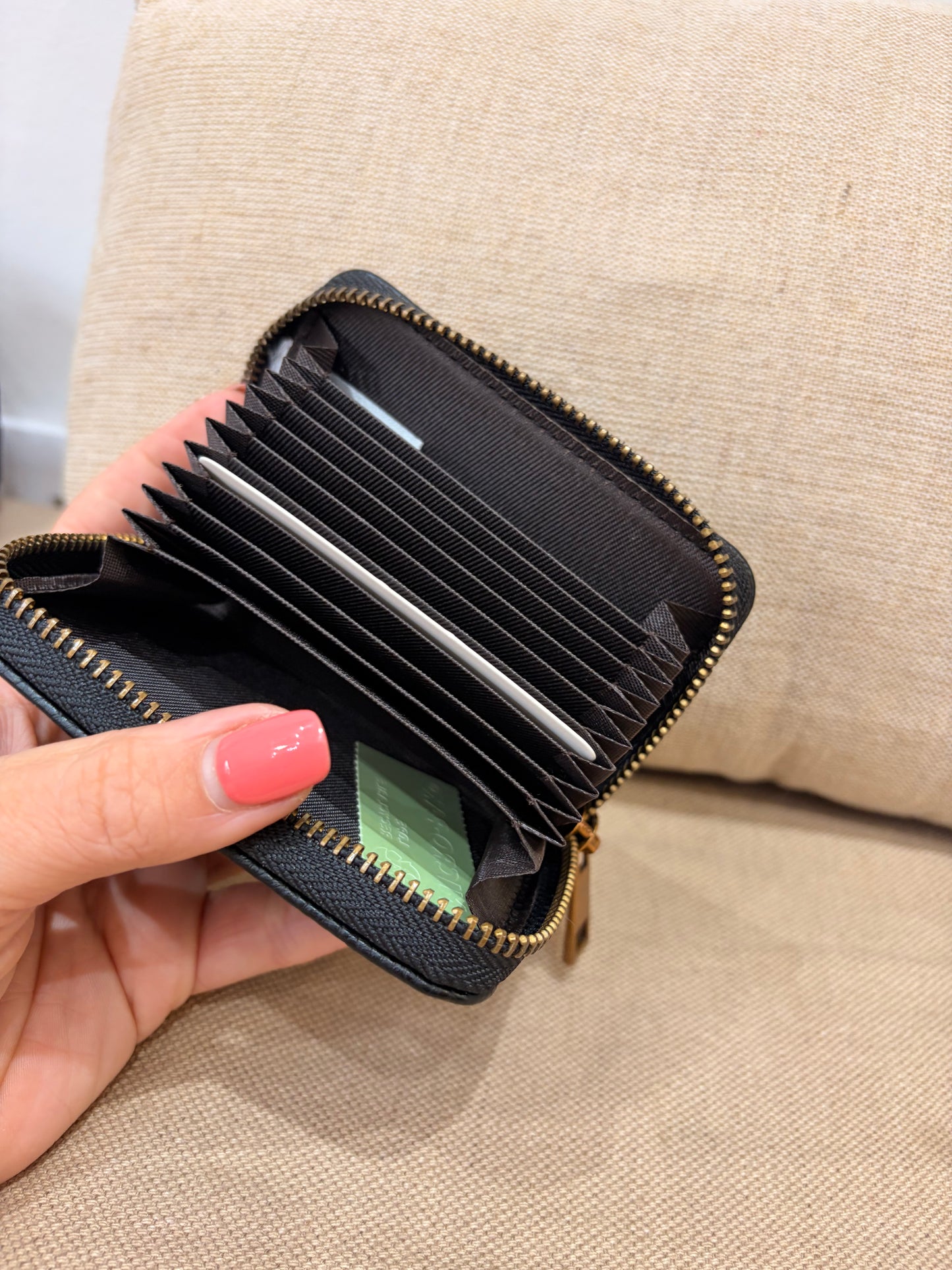 Bee Cardholder - Black